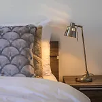 Stunning - Seaview Penthouse 3-bed + Parking *