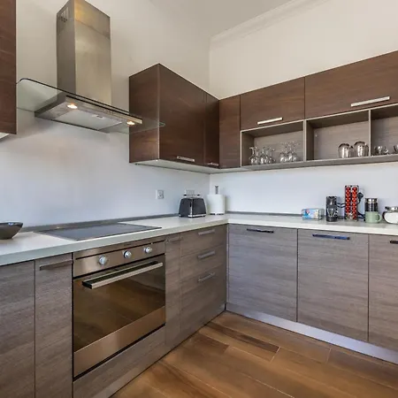 Stunning - Seaview Penthouse 3-bed + Parking 公寓 *