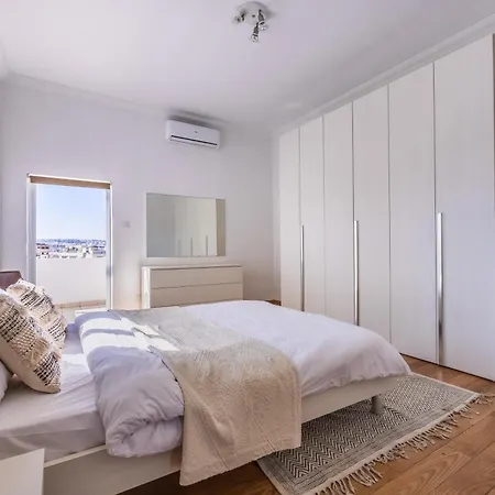 Stunning - Seaview Penthouse 3-bed + Parking * Sliema