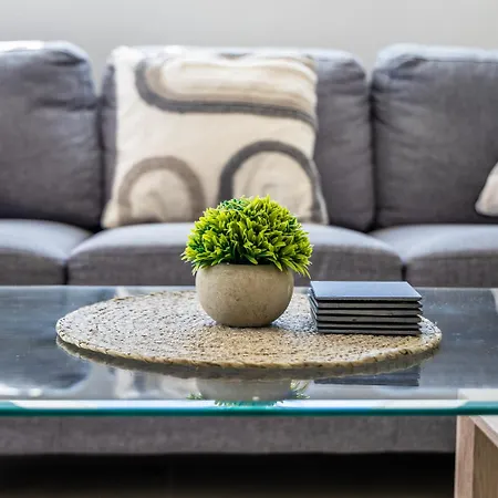 Stunning - Seaview Penthouse 3-bed + Parking *