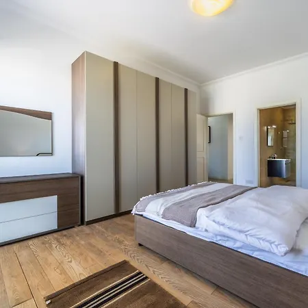 Stunning - Seaview Penthouse 3-bed + Parking * سليمة