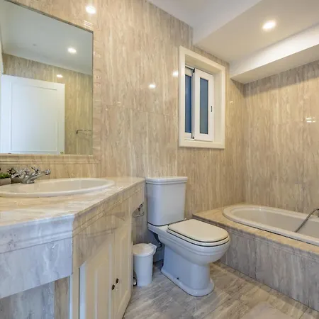 Stunning - Seaview Penthouse 3-bed + Parking *