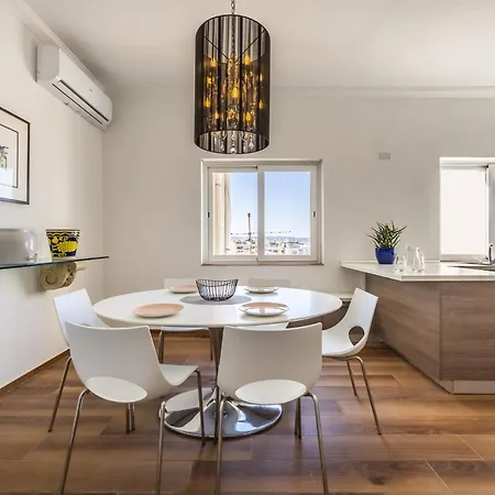 شقة Stunning - Seaview Penthouse 3-bed + Parking *